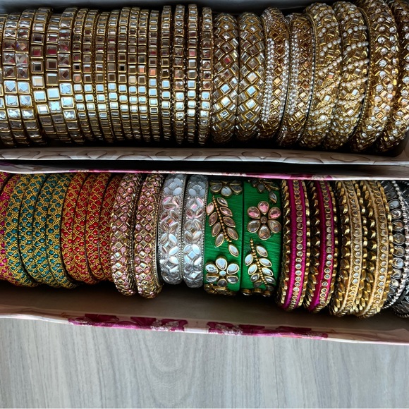 Set of Bangles in various sizes. 50 Quantity - Picture 2 of 6